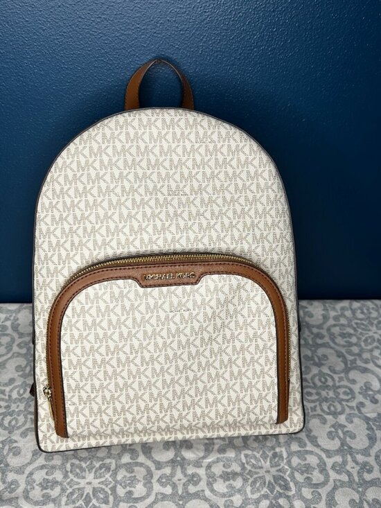 Michael Kors Handbags - NWOT Michael Kors Large Jaycee Backpack in Vanilla with Gold Hardware